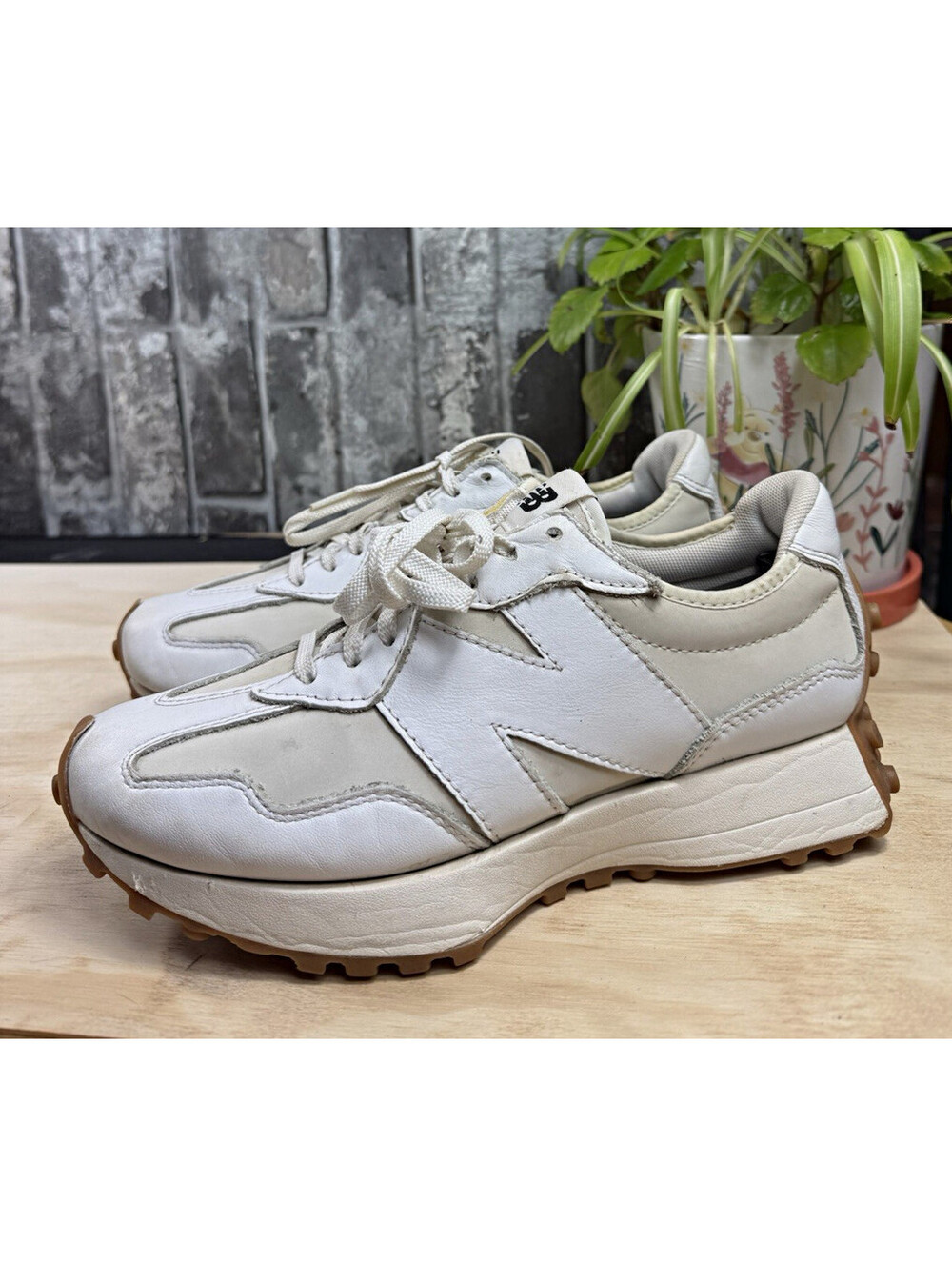 New Balance 327v1 White/Moonbeam Low Top Lace-Up Athletic Sneaker WS327LA